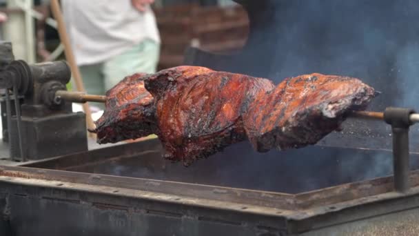 Barbecue Wołowina Obracając Się Ślinę Festiwalu — Wideo stockowe