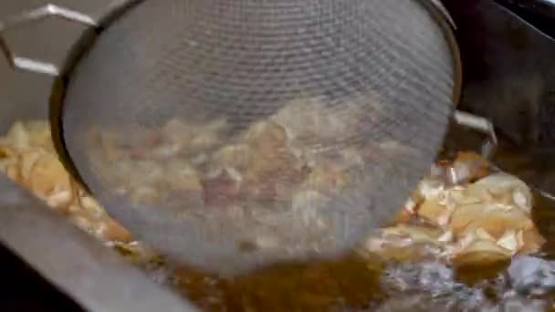 Closeup Strainer Dipping Curly Fries Out Hot Oil Fryer — Video Stock