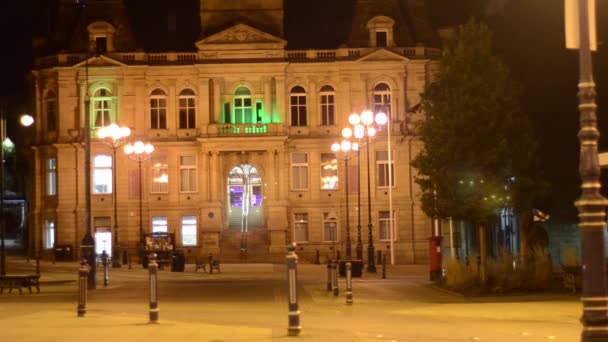 Brightly Lit Colourful Stone Building Town Square Night — Vídeo de stock