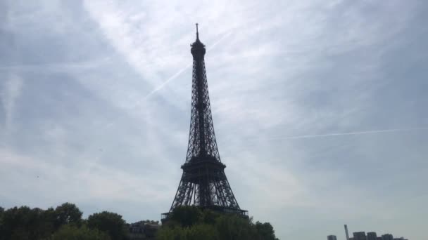 Passar Pela Torre Eiffel Filmagens — Vídeo de Stock