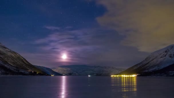 Maanondergang Bij Het Bevroren Meer Tijdens Koude Winternacht Noorwegen — Stockvideo