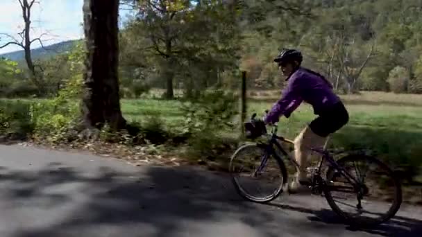 Side Shot Mature Woman Biking Her Son Shady Rural Road — Vídeo de Stock