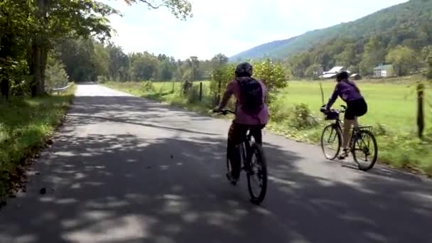 Mother Teenage Son Biking Side Side Tree Covered Rural Road — Stockvideo