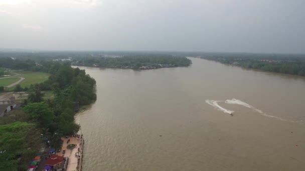 泰国苏拉特 萨尼河和城市苏拉特 萨尼省的空中射击 — 图库视频影像
