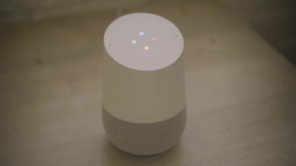 Google Home Interaction Wood Table — Αρχείο Βίντεο