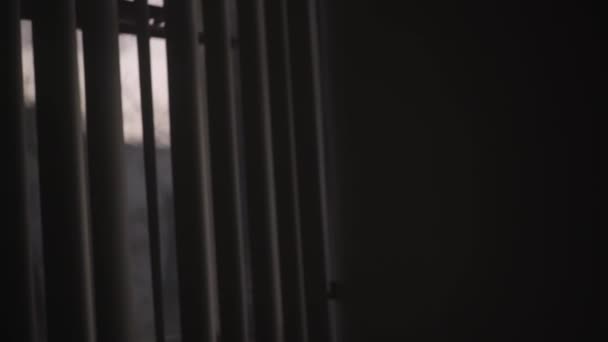 Sunset Blinds Apartment Window Pan — стоковое видео