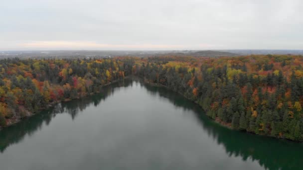Aerial Footage Pink Lake Gatineau Hills Quebec Going Middle Lake — Stockvideo