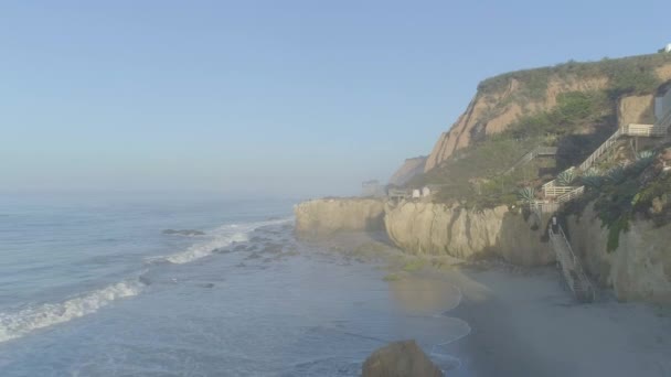 Aerial Shots Matador Beach Breaking Waves Rocks Hazy Summer Morning — Stockvideo