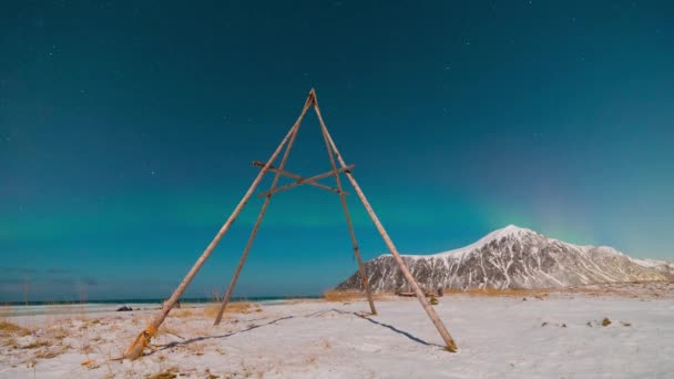 Prateleiras Secagem Peixe Aurora Boreal Céu — Vídeo de Stock