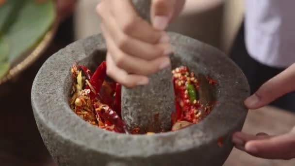 Motar Chili Chili Pounding Stone Mortars — Stok video