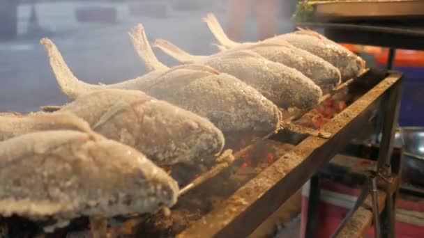 Salt Crusted Grilled Fish Thai Street Food Thailand — Stockvideo