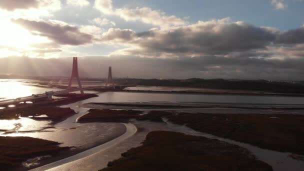 Vliegen Rivier Bij Zonsondergang — Stockvideo