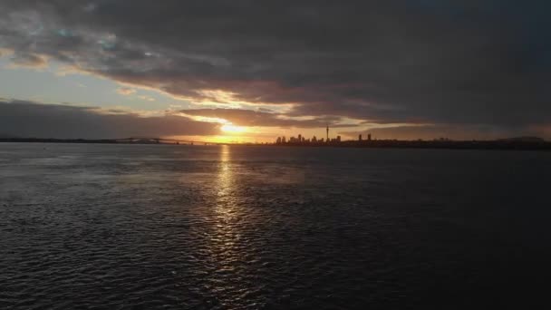 Flying Waitemata Harbour Cbd Sunrise Auckland New Zealand — Video Stock