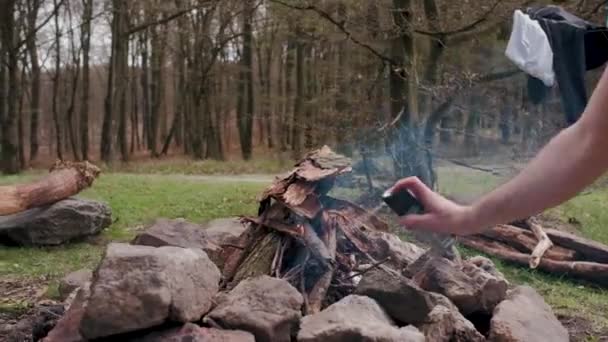 Spraying Fireplace Start Campfire Park — Stockvideo