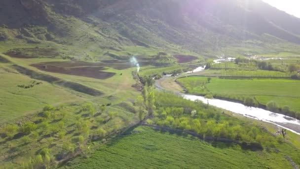 Picnic Irán Cerca Del Río — Vídeos de Stock