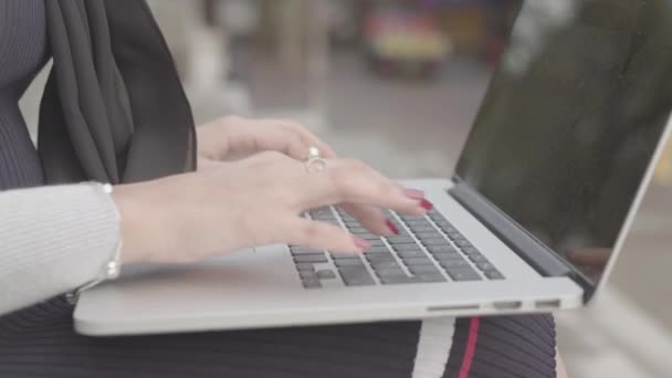 Close Shot Woman Sat Typing Working Her Laptop People Walk — Video