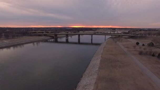 Плавный Толчок Мосту Закате — стоковое видео