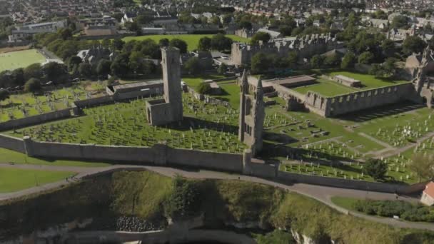 Vista Aérea Drone Catedral Andrews Cemitério Escócia Reino Unido Estabelecimento — Vídeo de Stock