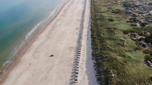 Aerial View North Sea Shoreline White Bath Houses Beach Lkken — Stockvideo