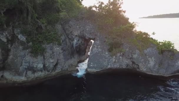 Flying Small Uninhabited Island Ocean Sun Rays Pierce Opening Rock — Wideo stockowe