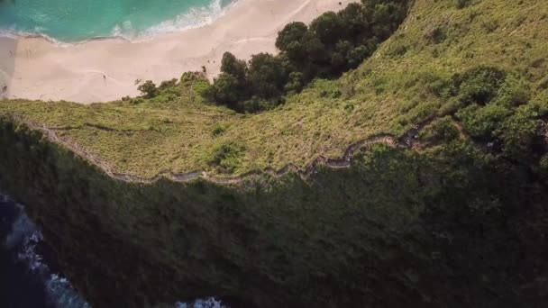 Letecký Výhled Kelingking Beach Nusa Penida Bali Indonésie Lidé Jdou — Stock video