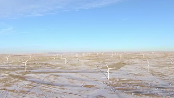 Luftaufnahmen Von Windkraftanlagen Einem Kalten Winternachmittag Calhan Colorado — Stockvideo