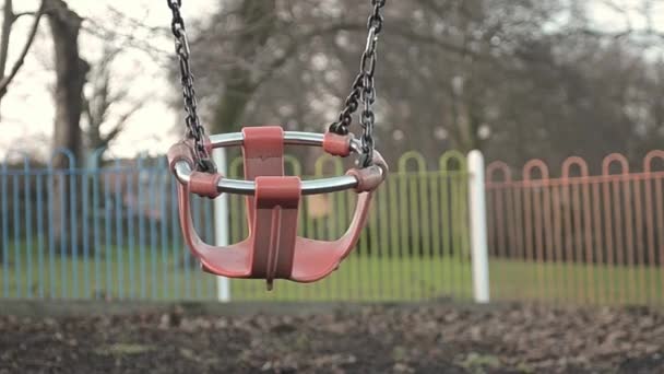 Tom Baby Swing Parken — Stockvideo