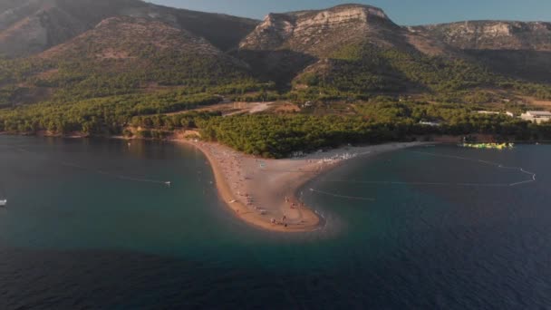 Slowly Flying Beachhead Zlatni Rat Island Brac Croatia Tilting Drone — Video Stock