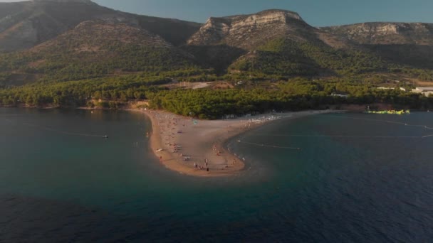 Aerial Shot Pulling Away Reveal Famous Zlatni Rat Golden Horn — Stockvideo