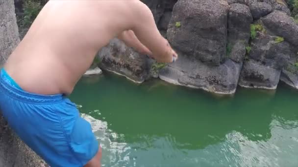 Jumping Canonball River — Vídeo de Stock