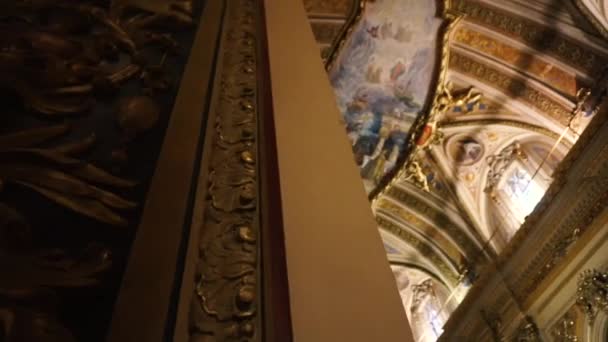 Panning Shot Interior Large Cathedral — Vídeos de Stock