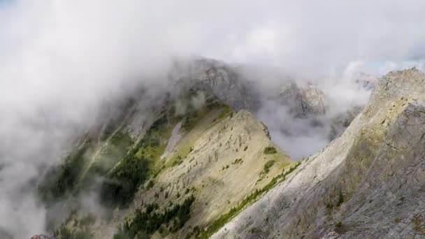 Time Lapse Clouds Moving Steep Ridgeline Large Mountains Background — Stockvideo