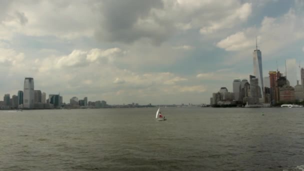 Footage Lower Manhattan Husdon River Sail Boat Crosses Our Path — Wideo stockowe