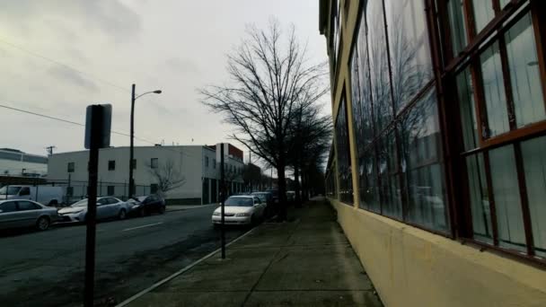 Old Warehouse Apartment Building Street Exterior Richmond Virginia — Vídeo de stock