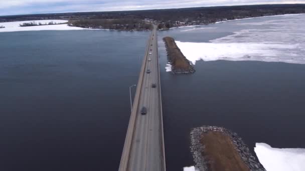Aerial Shot Cars Driving Icy Water Huge Highway Bridge Surrounded — Stockvideo