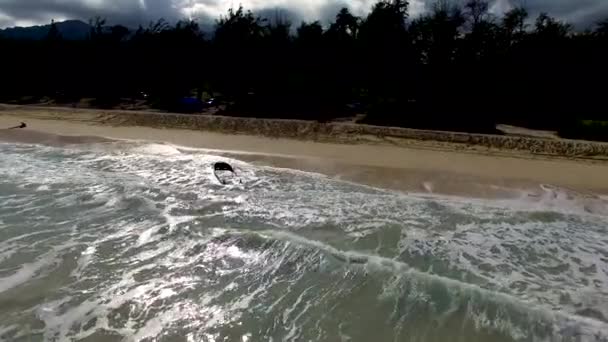 Aerial Shot Partially Sunken Boat Bellows Field Beach Park — 비디오