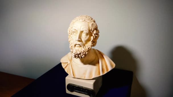 Cinematografische Opname Van Panning Licht Rond Oude Griekse Standbeeld Buste — Stockvideo