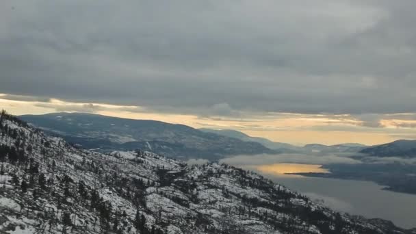 Vliegen Zonsondergang Bergen — Stockvideo