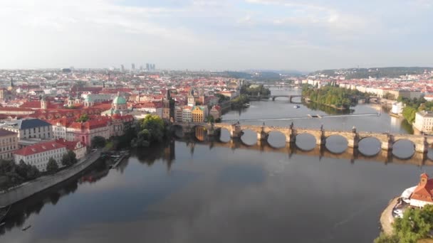 Aerial View Vltava River Charles Bridge Prague Czech Republic — Vídeo de Stock