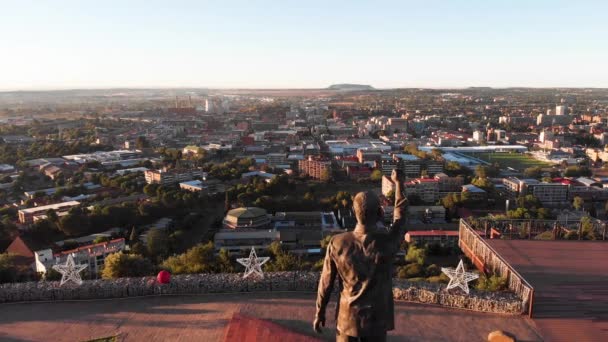 Drone Dolly Shot Nelson Mandela Statue South Africa — Vídeos de Stock