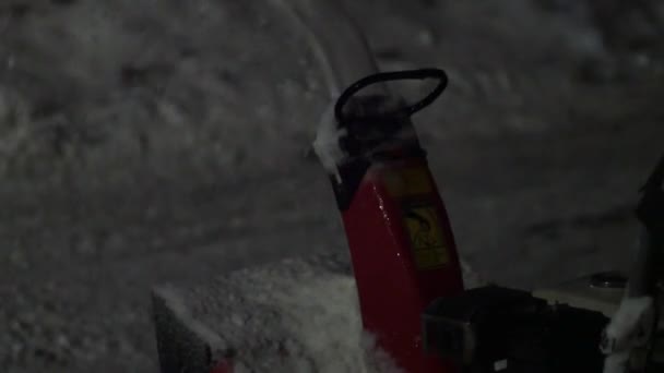 Slowmotion Πλάνο Ενός Snowblower Κάνει Δρόμο Του Μέσα Από Βαθύ — Αρχείο Βίντεο