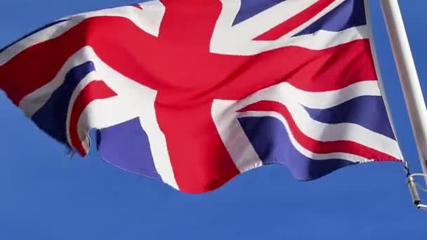 United Kingdom Flag Moving Wind Blue Sky — Video Stock