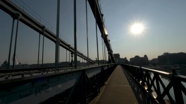 Walking Chain Bridge Sunrise Budapest Hungary — Stockvideo