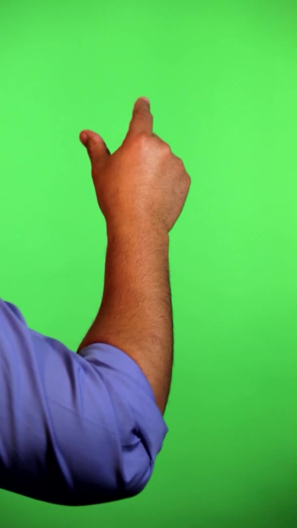 Рука Перед Зеленым Экраном Которую Можно Использовать Желанию Поворот Изображения — стоковое видео
