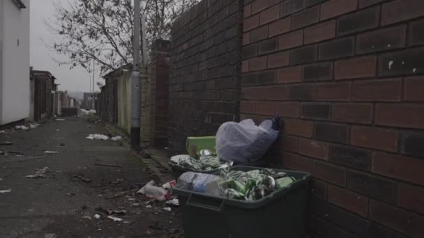 Rubbish Fly Tipping Dumped Back Alleys Poverty Stricken Terraced Housing — Stok video