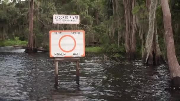 Footage Crooked River Entrance Sign Chain Lakes Clermont — Stockvideo