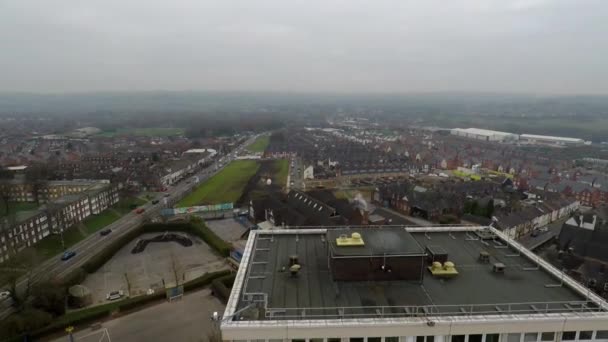 Letecký Záběry Výškových Věžových Bloků Bytů Postavených Městě Stoke Trentu — Stock video
