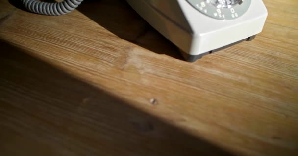 Vieux Téléphone Sur Table — Video