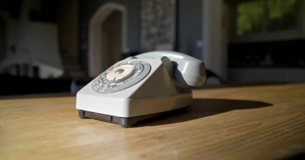 Teléfono Antiguo Mesa — Vídeos de Stock