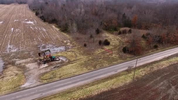 Aerial Shot Moving Right Left Oilfield Pump Jack Operating Open — Stockvideo